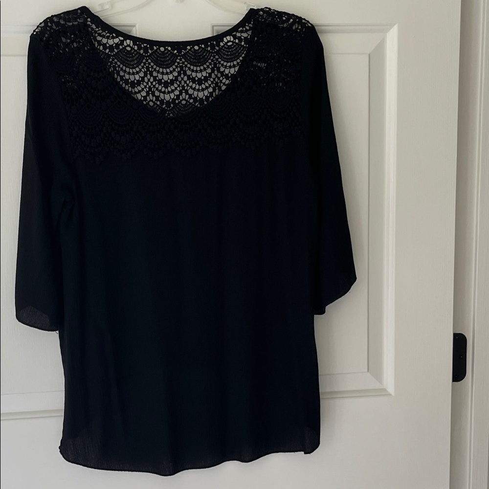 Elegant Black Lace Women's Blouse - Picture 7 of 9